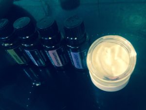 Moisturising cream with healing essential oils